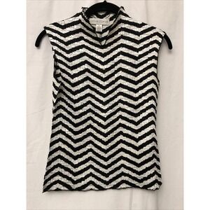 Casual Corner Black & White Chevron Shiny Sleeveless Crinkle Top -‎ Size S